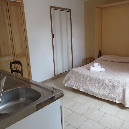 Cafe De La Place Gite & Chambres D'Hotes "Lou Pastre" Lanuéjols Zewnętrze zdjęcie