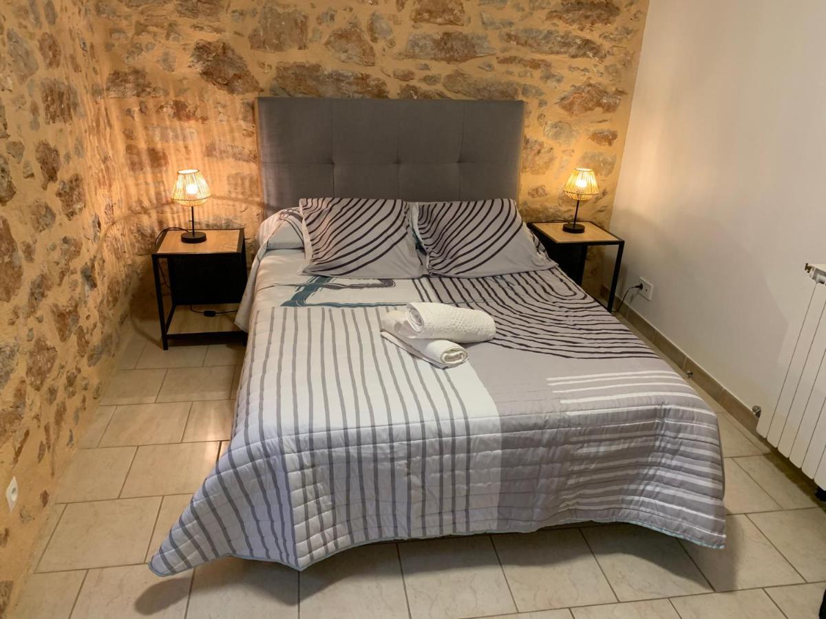 Cafe De La Place Gite & Chambres D'Hotes "Lou Pastre" Lanuéjols Zewnętrze zdjęcie
